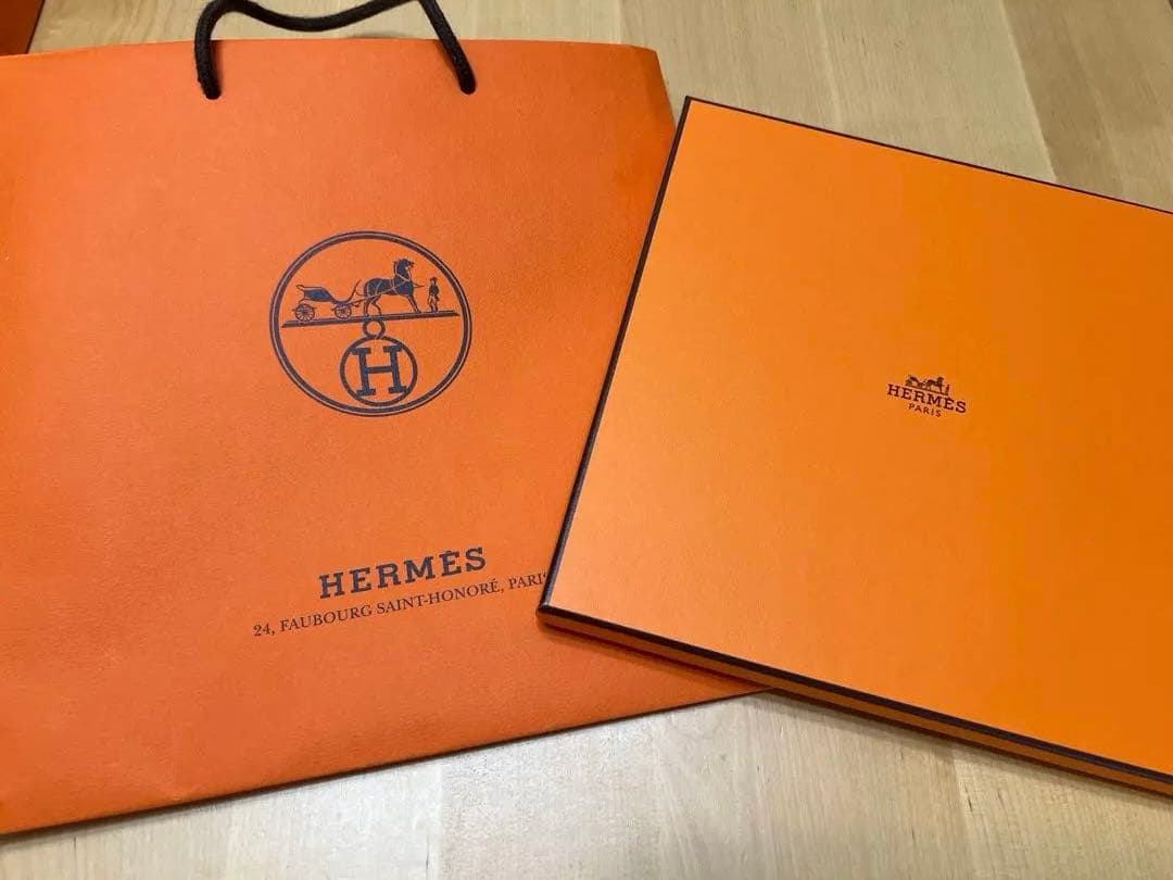 エルメス スカーフ　カレ90 《シュヴァル・ドゥ・フェット》