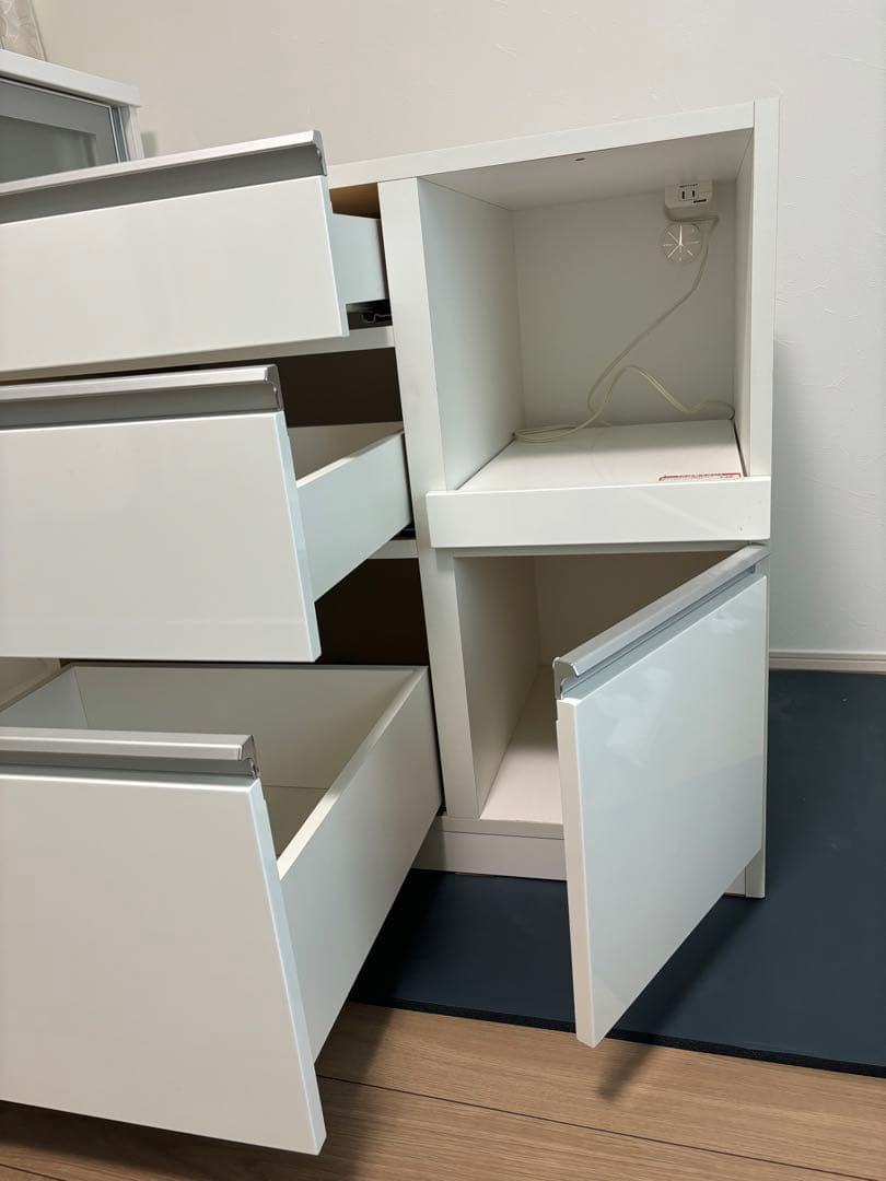 ニトリ　ホワイト スライド扉 食器棚