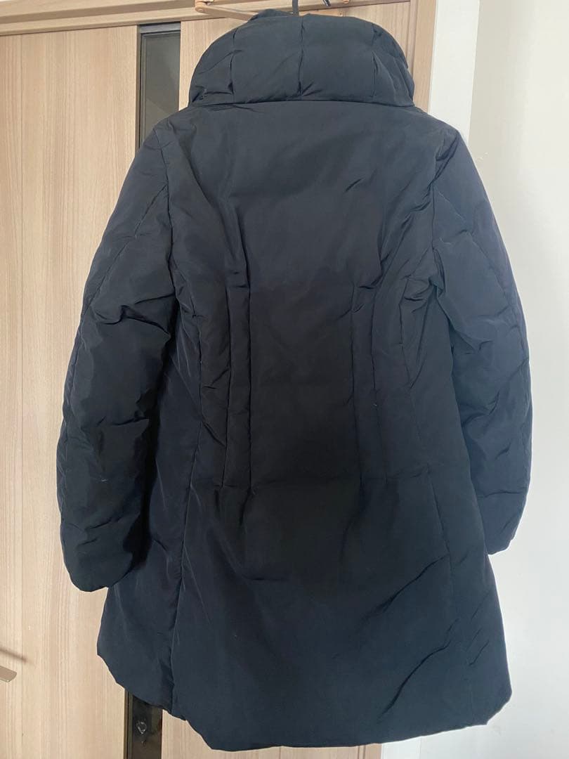 MONCLER ブラックダウンジャケット フード付き