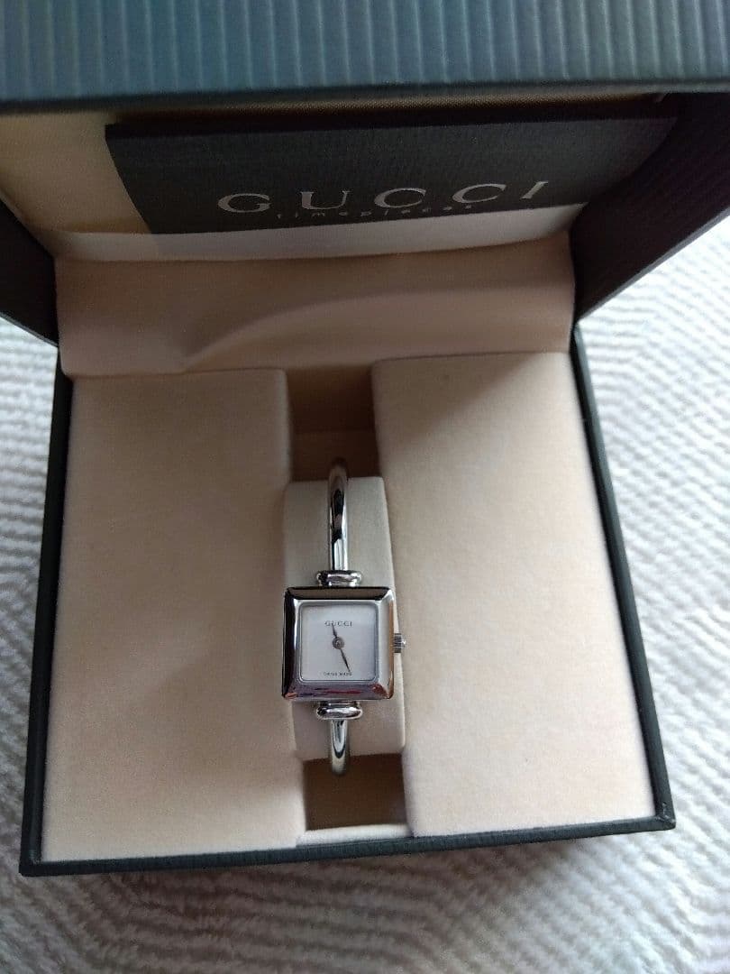 GUCCI シルバー クォーツ腕時計　箱付き
