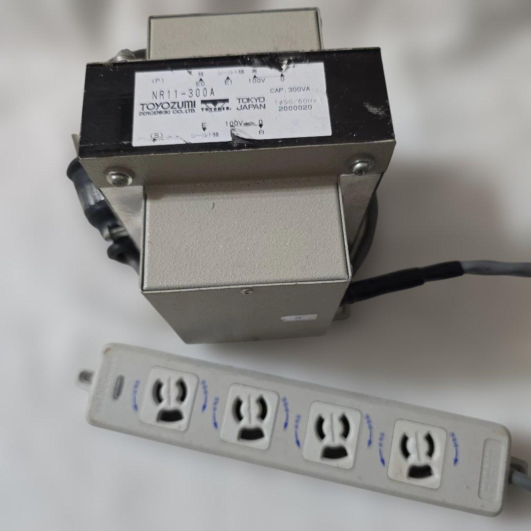 豊澄電源機器 NR11-300A ノイズ防止トランス TOYOZUMI