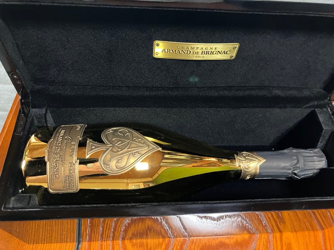 Armand de Brignac ゴールドシャンパン