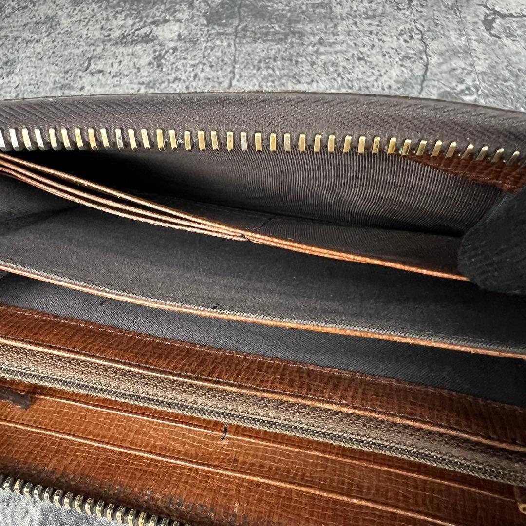 FENDI ズッカ柄 ラウンドファスナー 長財布