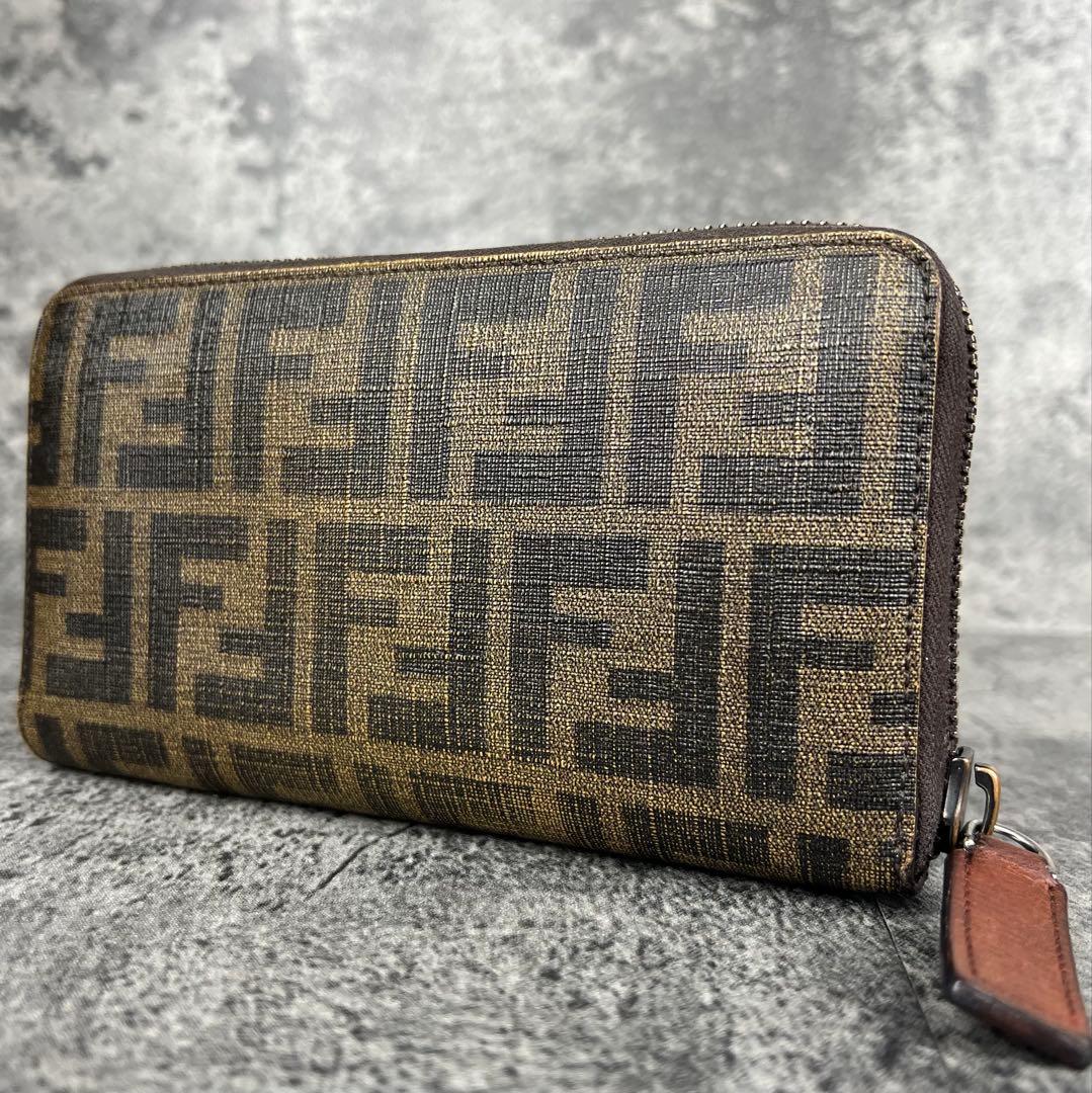 FENDI ズッカ柄 ラウンドファスナー 長財布