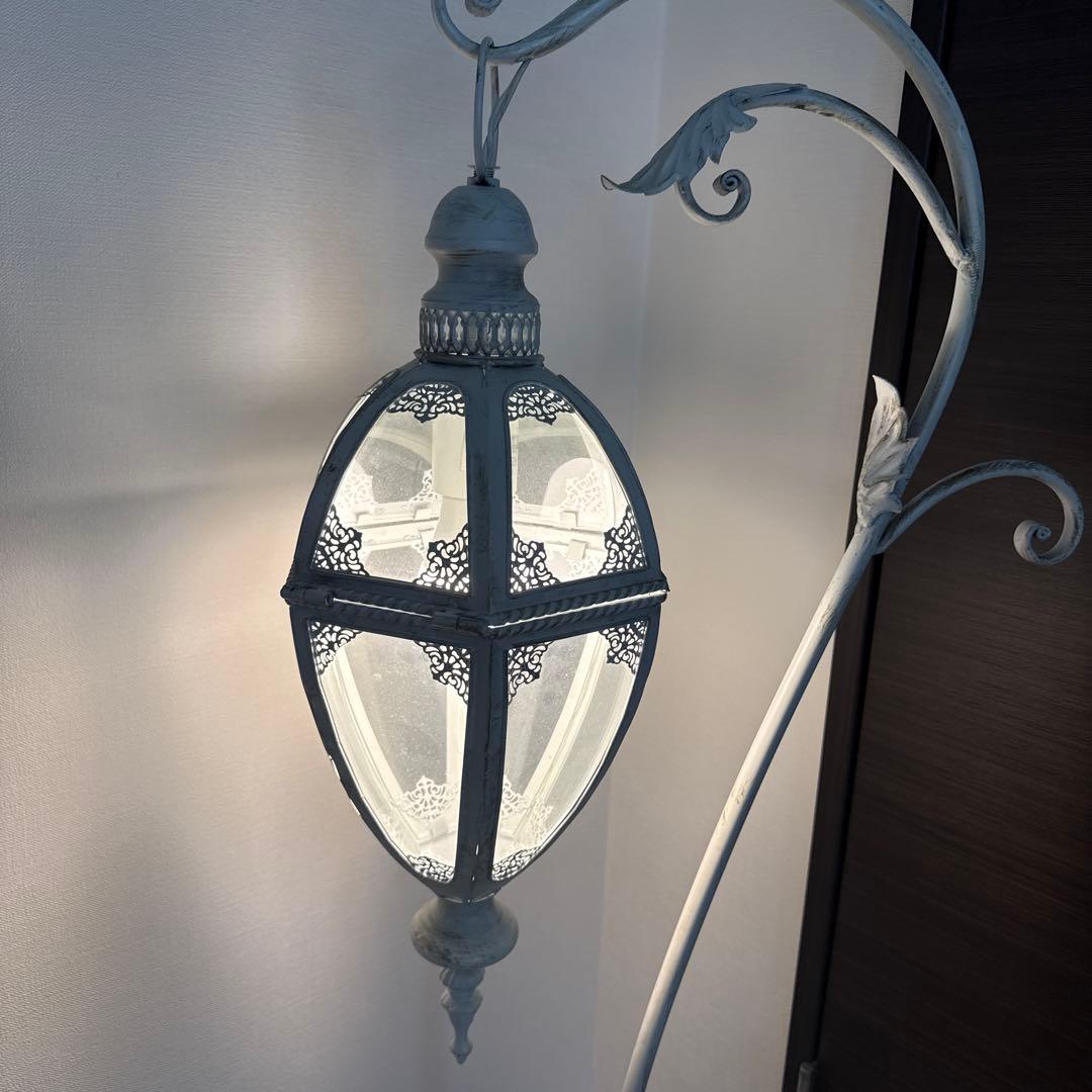 ホワイト・アンティーク基調 アイアンランプ｜読書灯・ナイトランプにおすすめ