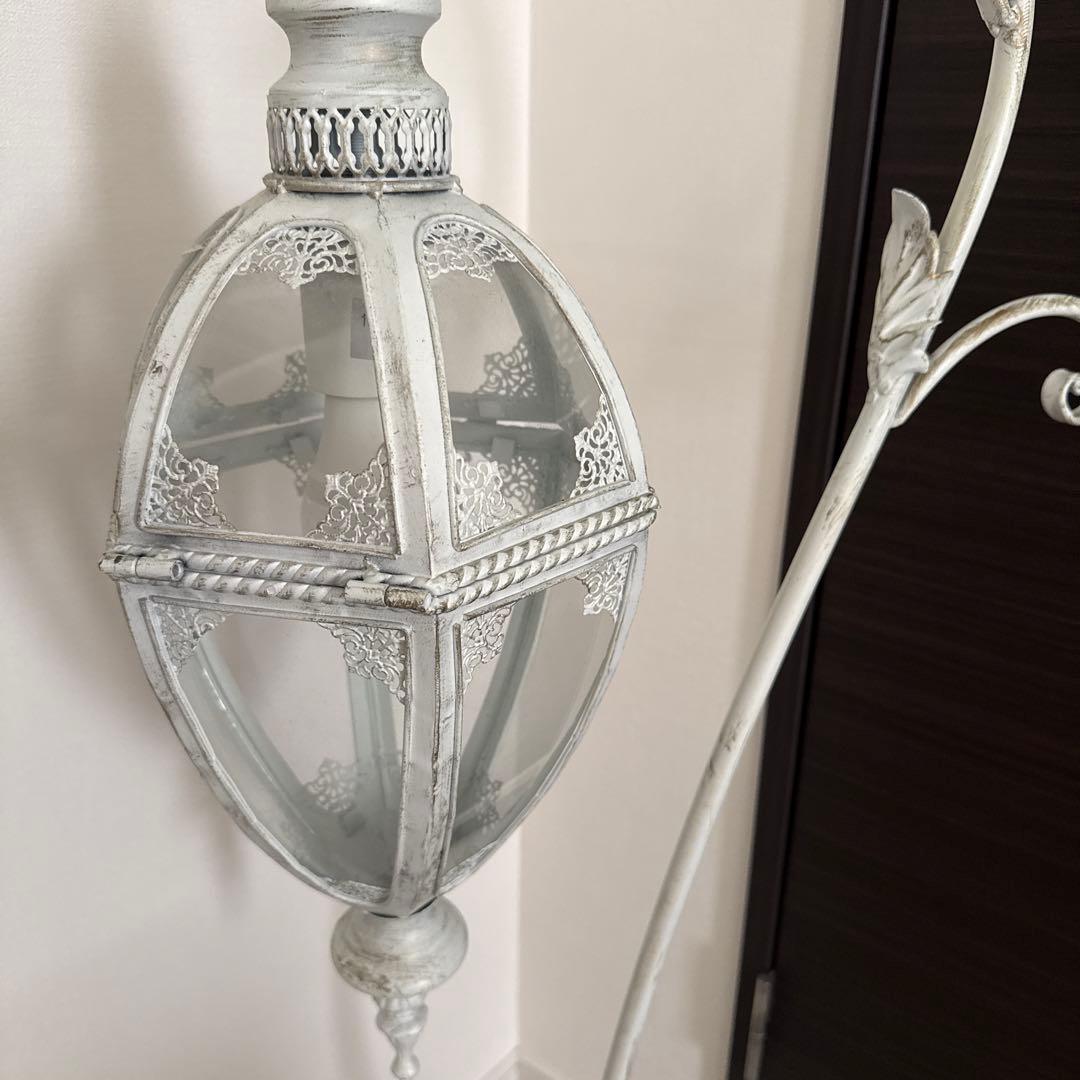 ホワイト・アンティーク基調 アイアンランプ｜読書灯・ナイトランプにおすすめ