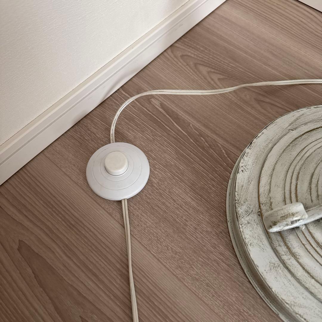 ホワイト・アンティーク基調 アイアンランプ｜読書灯・ナイトランプにおすすめ