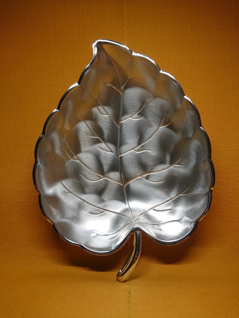【美品】皿　トレー　金属　葉型　置物　インテリア　工芸品　美術品　A1207