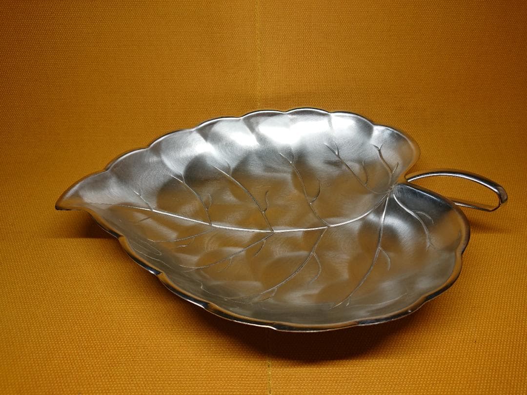 【美品】皿　トレー　金属　葉型　置物　インテリア　工芸品　美術品　A1207