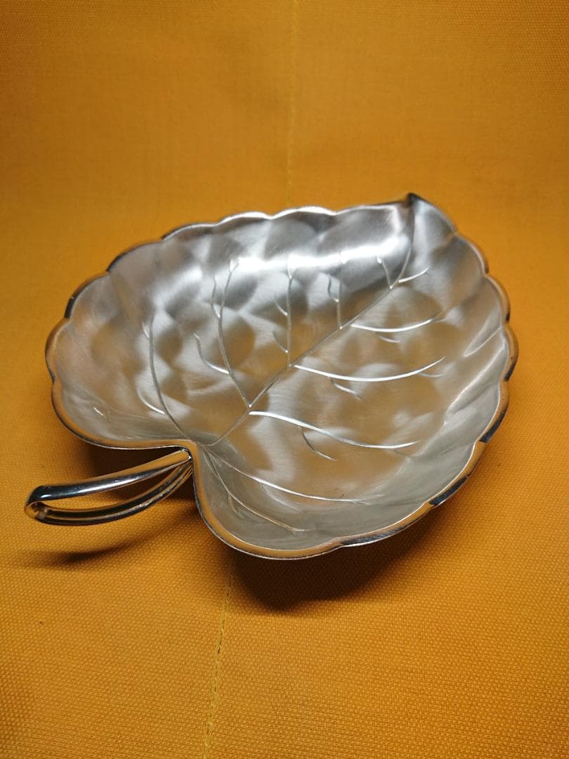 【美品】皿　トレー　金属　葉型　置物　インテリア　工芸品　美術品　A1207