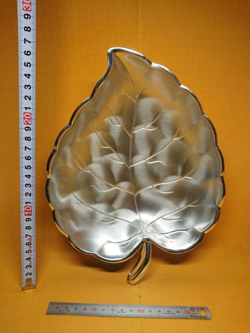【美品】皿　トレー　金属　葉型　置物　インテリア　工芸品　美術品　A1207