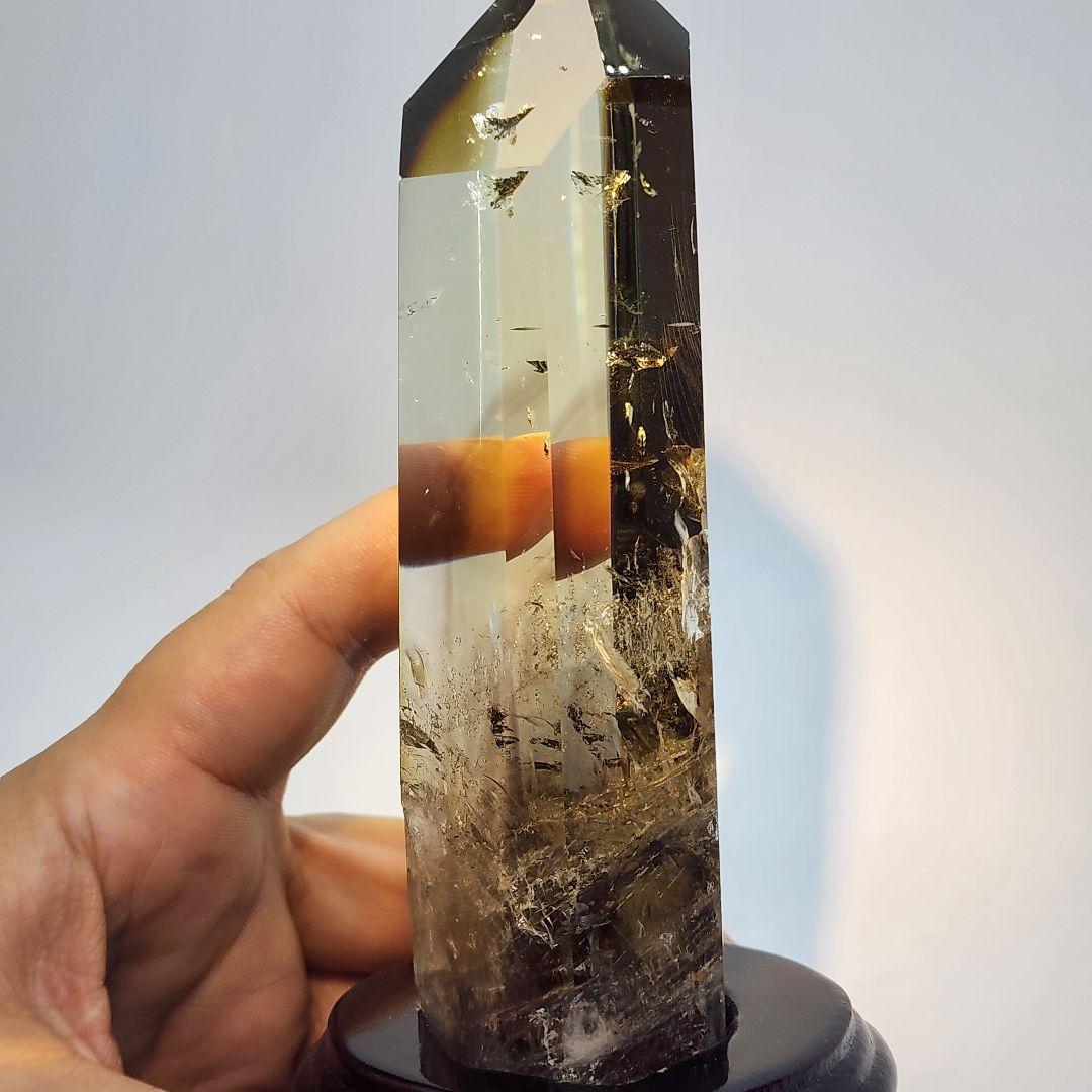 透明度抜群！スモーキーシトリン ファントム入り 専用台座とスポットライトセットで