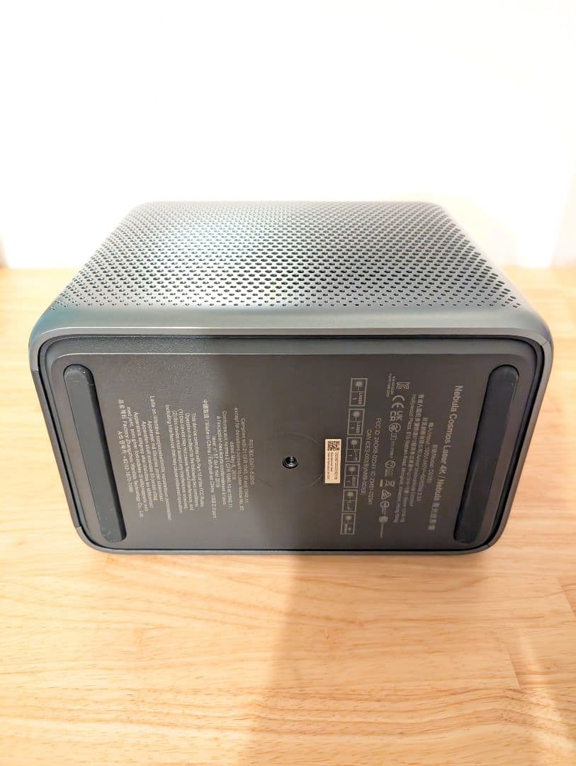 Anker Nebula Cosmos Laser 4K レーザープロジェクター