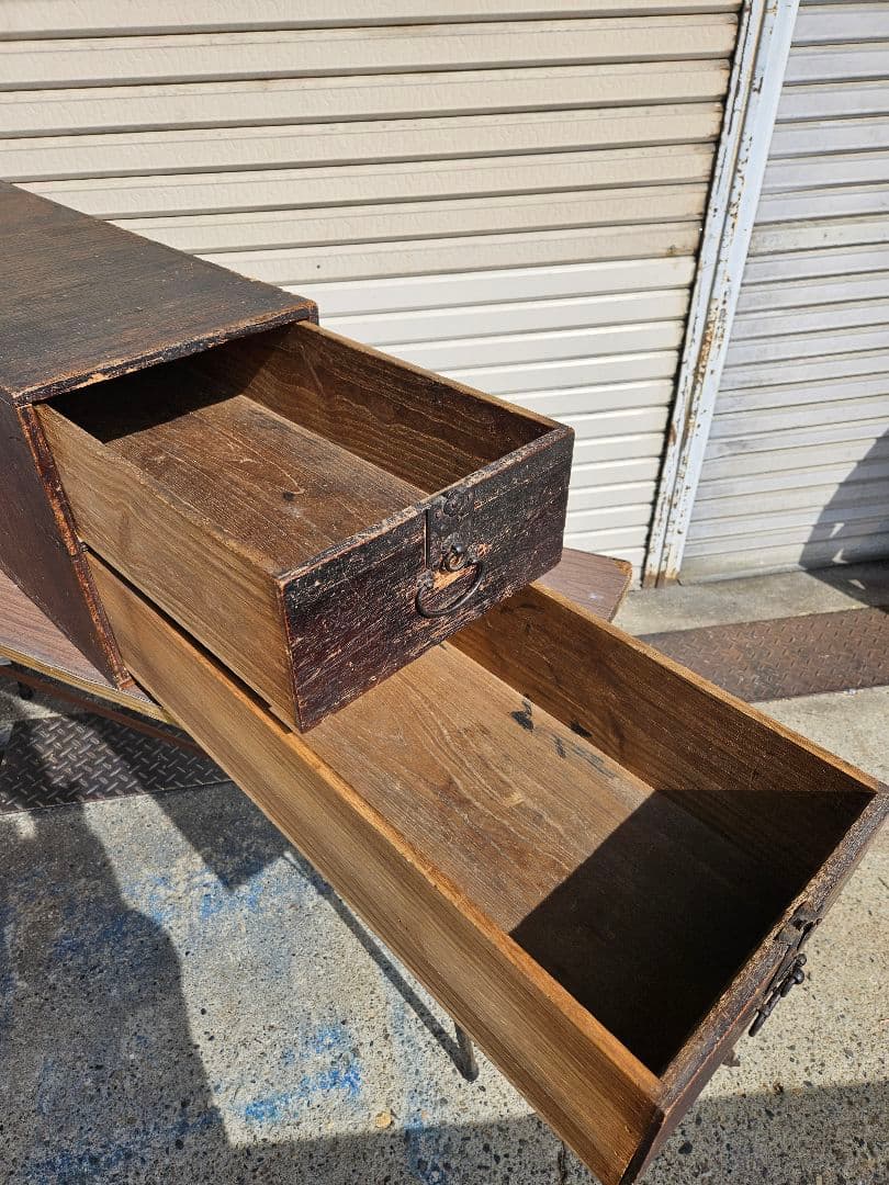 日本のアンティーク 古い木の抽斗 長持 長箪笥 二段 巻物 掛け軸 日本刀 長物