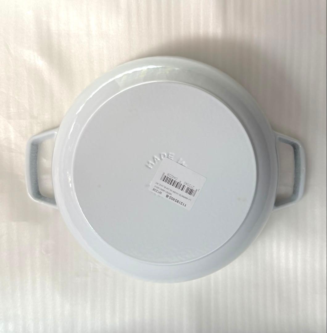 新品☆ストウブ スノークリスタル ココット 24cm クリスマス ホワイト