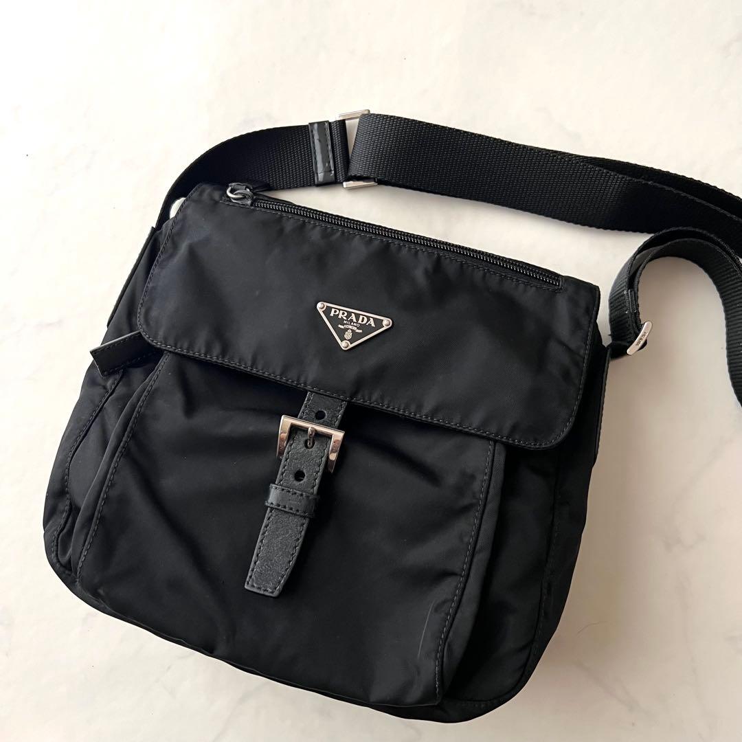 プラダ メッセンジャー ショルダーバッグ ブラック 三角プレート レザー 白タグ