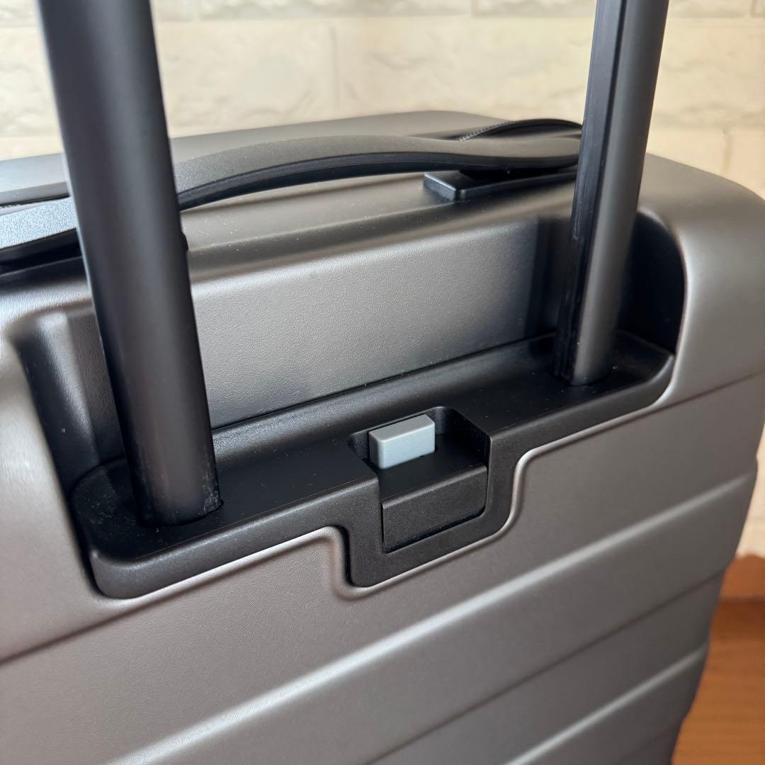 無印良品 バーを自由に調節できる　ハードキャリーケース（３６Ｌ）