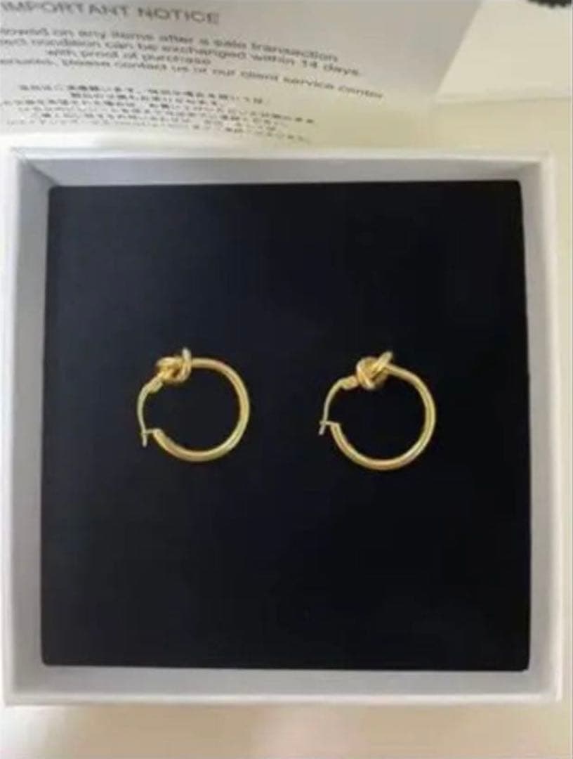 CELINE ノット スモールフープ ゴールドピアス