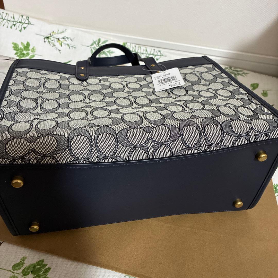 大幅値下げ【新品】COACHフィールドトート30 シグネチャージャカード