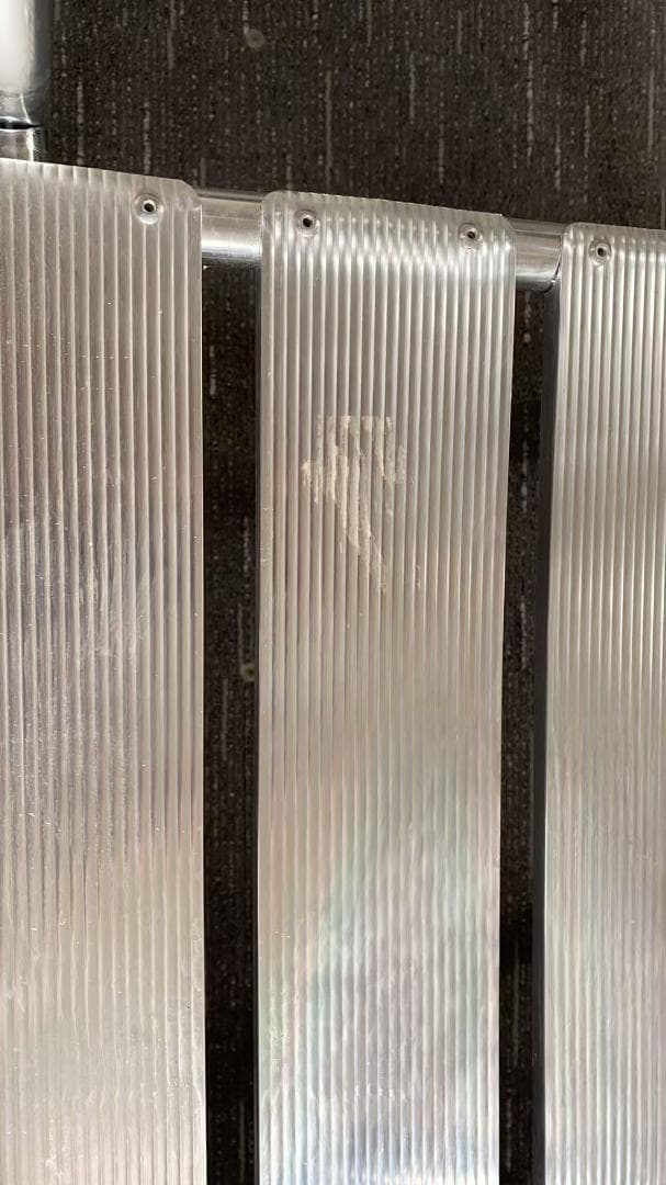 アルミ製シルバー椅子 曲線背もたれ 訳あり品　写真をご確認 SF27-02