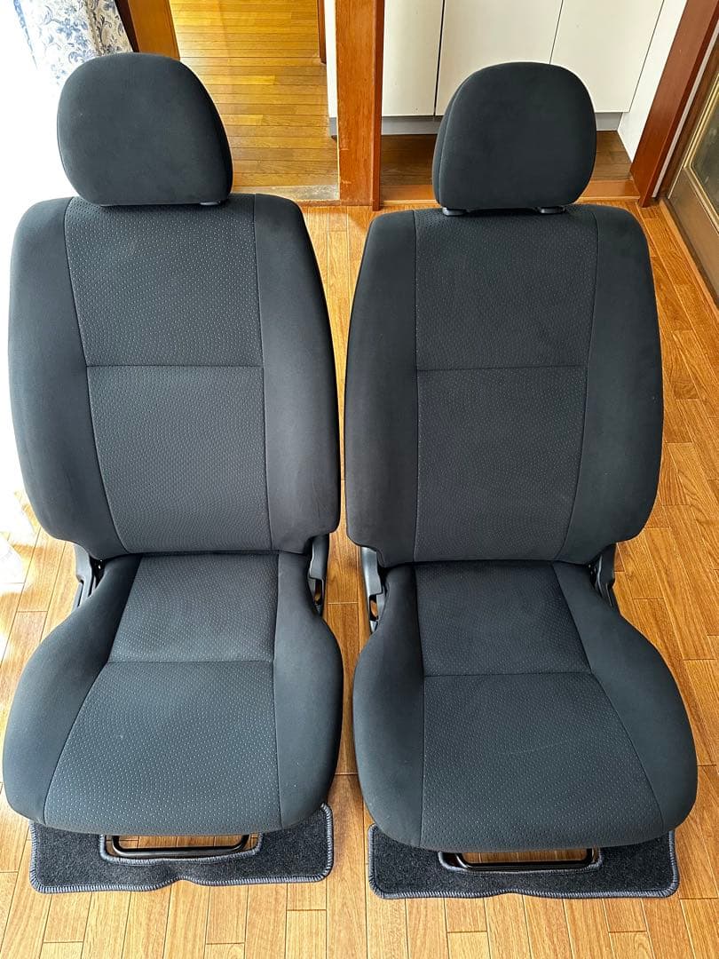 新車外し新品未使用ハイエース最新8型純正フロントシートスーパーGL助手席のみ販売