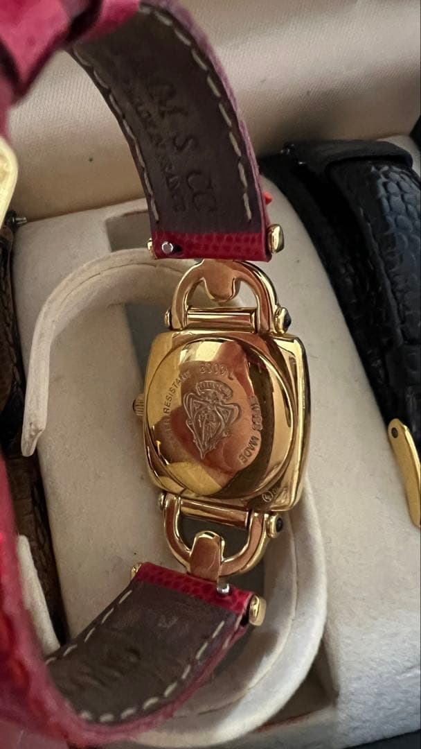 M*n様 GUCCI アナログ腕時計 ゴールドケース レザー