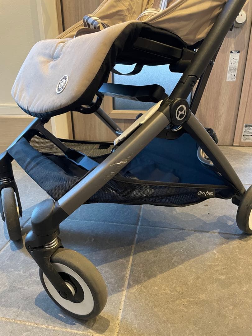 Cybex ベージュ サイベックスリベラ