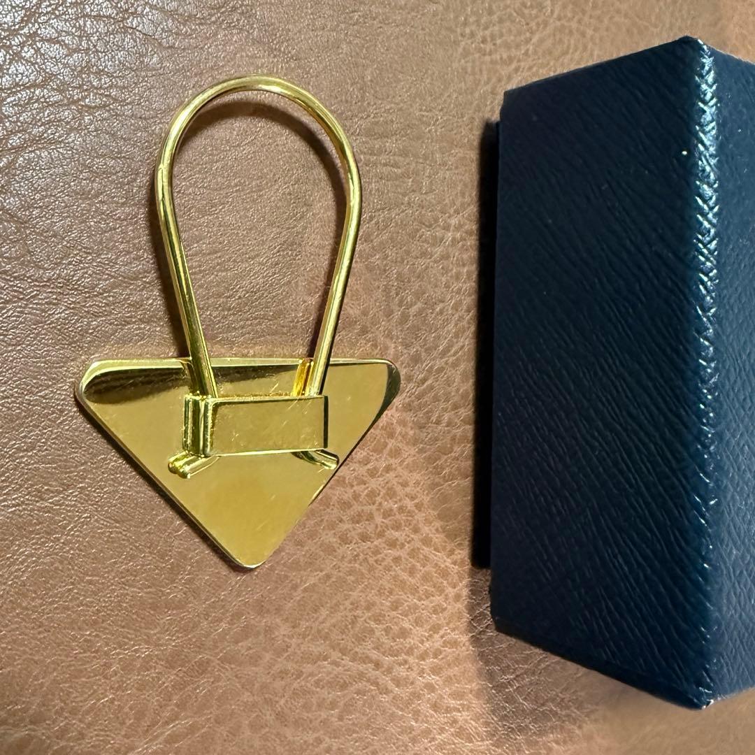 PRADA トライアングル キーホルダー