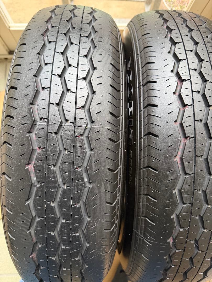 195/80R15 ハイエース純正タイヤ4本セット新車外し