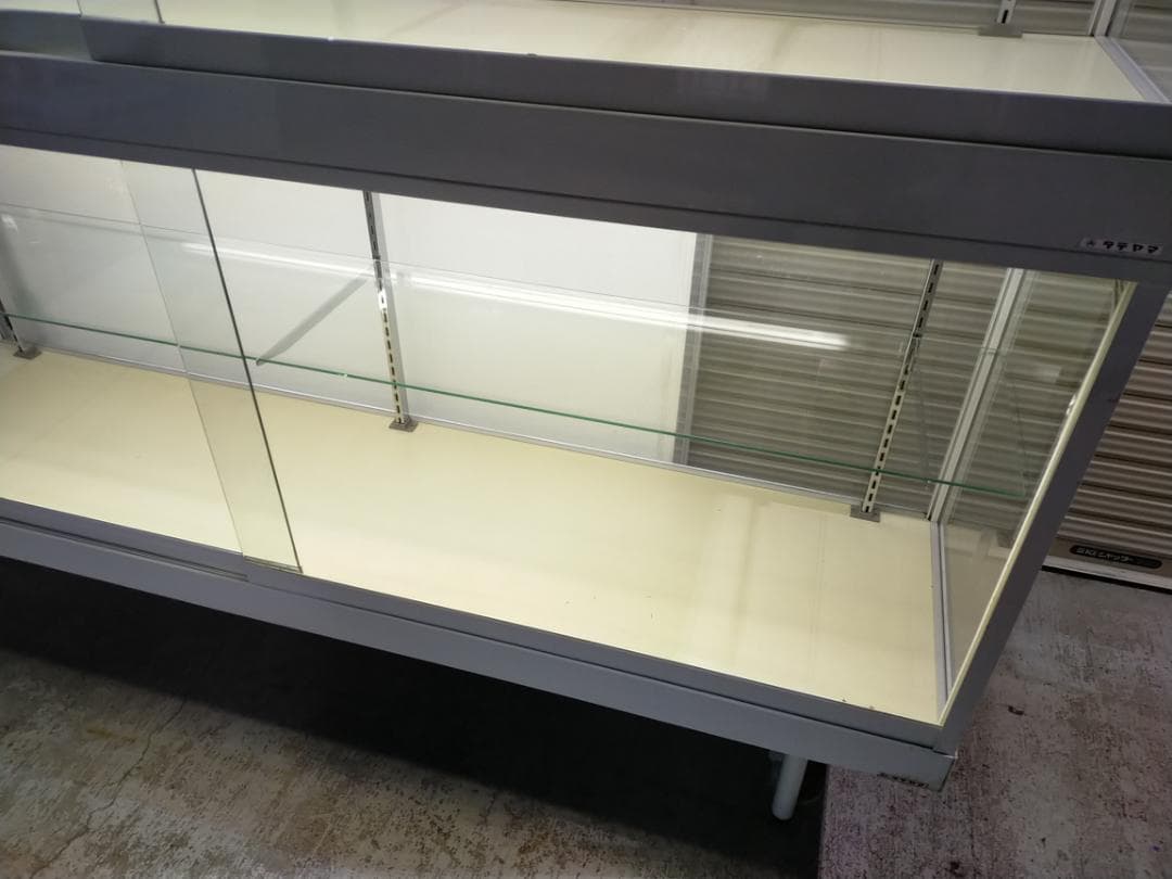 (引取限定）タカヤマ製☆陳列用ガラスショーケース☆2段式☆収納☆(照明付き)