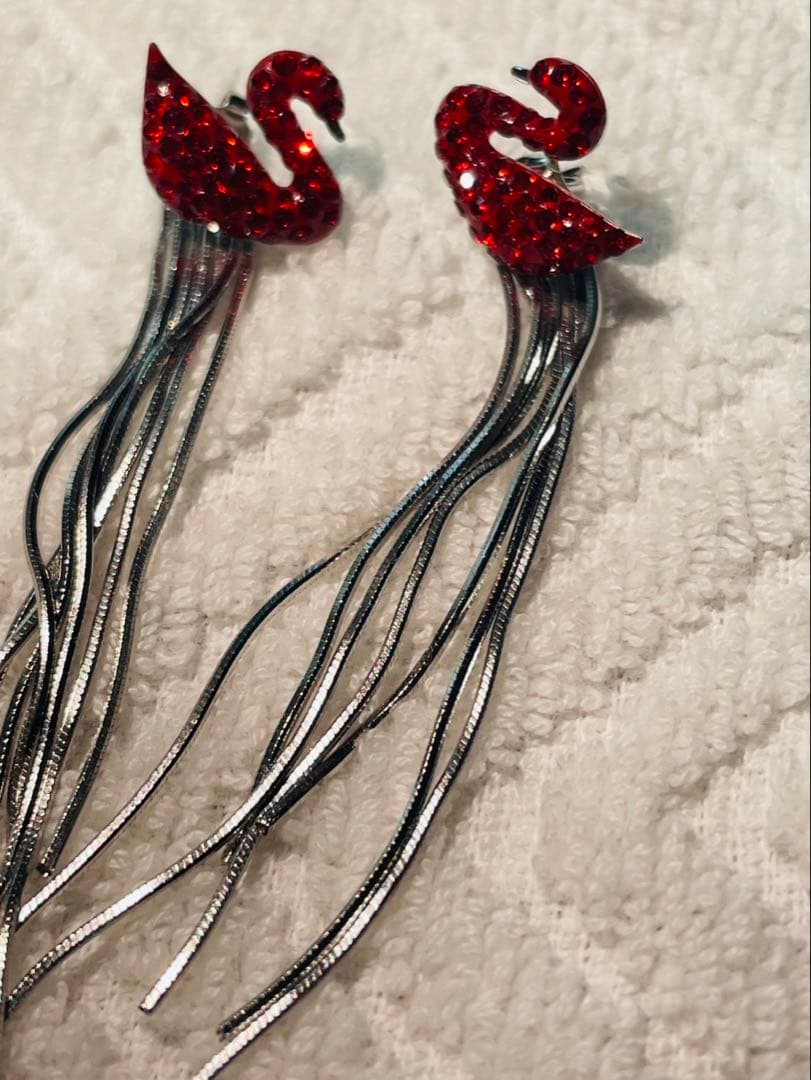 SWAROVSKI スワロフスキーストーンピアス スワンデザイン