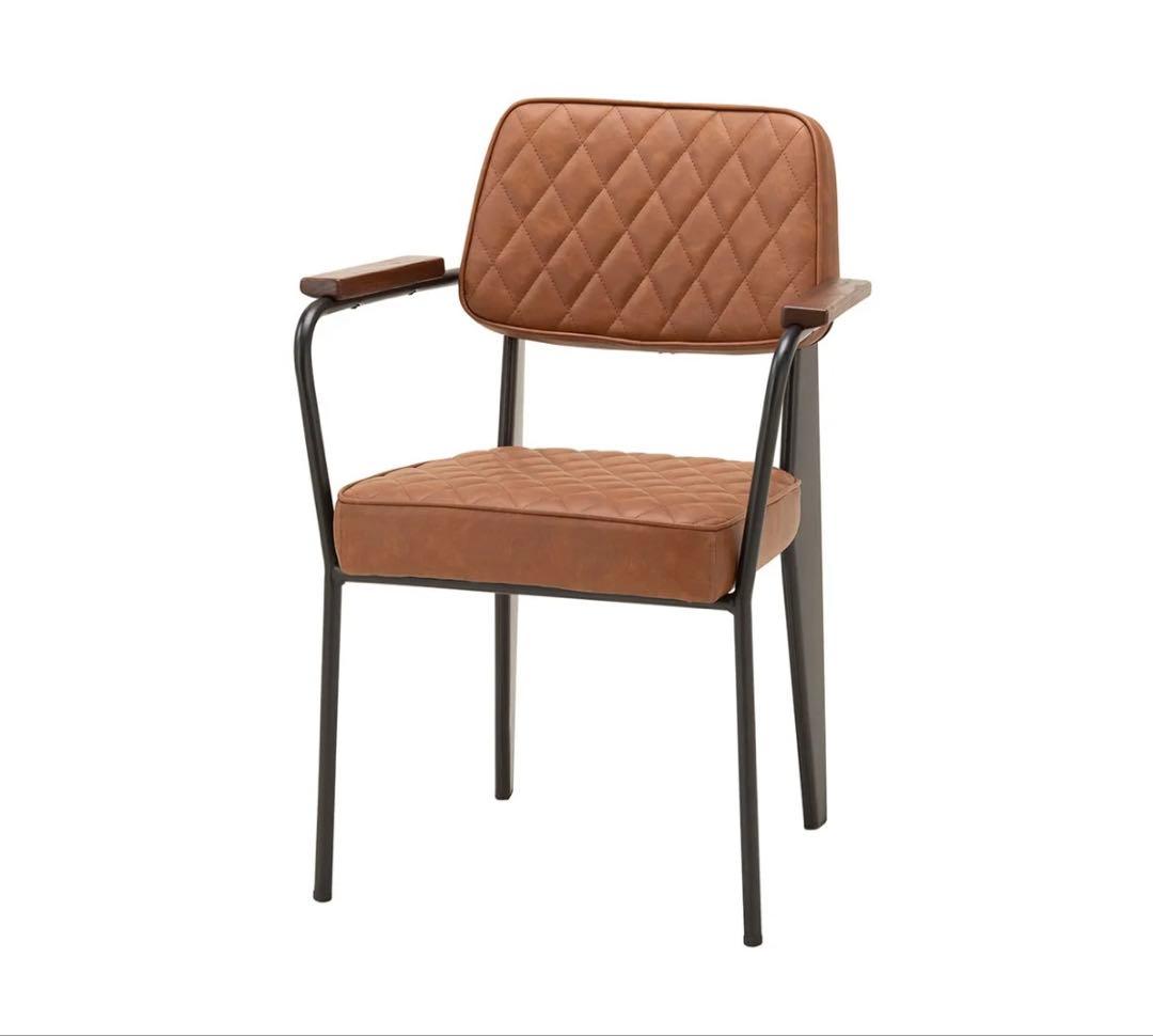 NOCEの肘掛け付きチェア