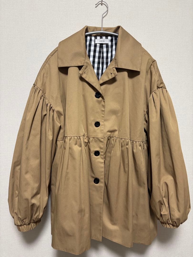 YOIHI フリルギャザーステンカラーコート　ベージュ トレンチ