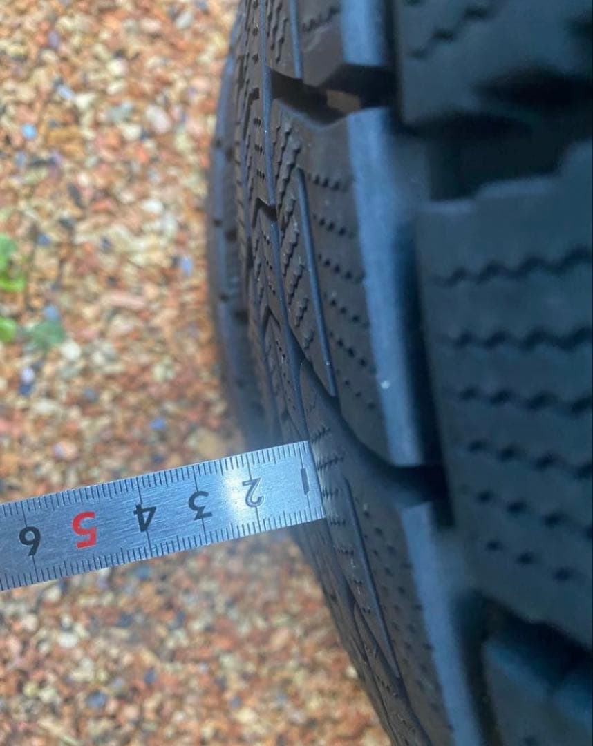 スタッドレスタイヤ 265/65R17
