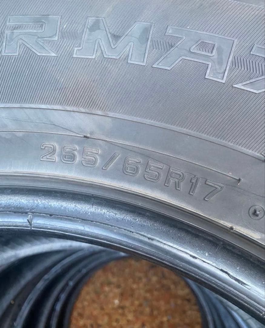 スタッドレスタイヤ 265/65R17
