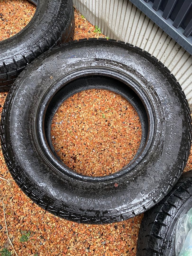 スタッドレスタイヤ 265/65R17