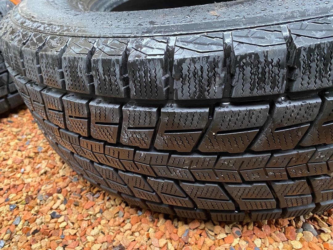 スタッドレスタイヤ 265/65R17