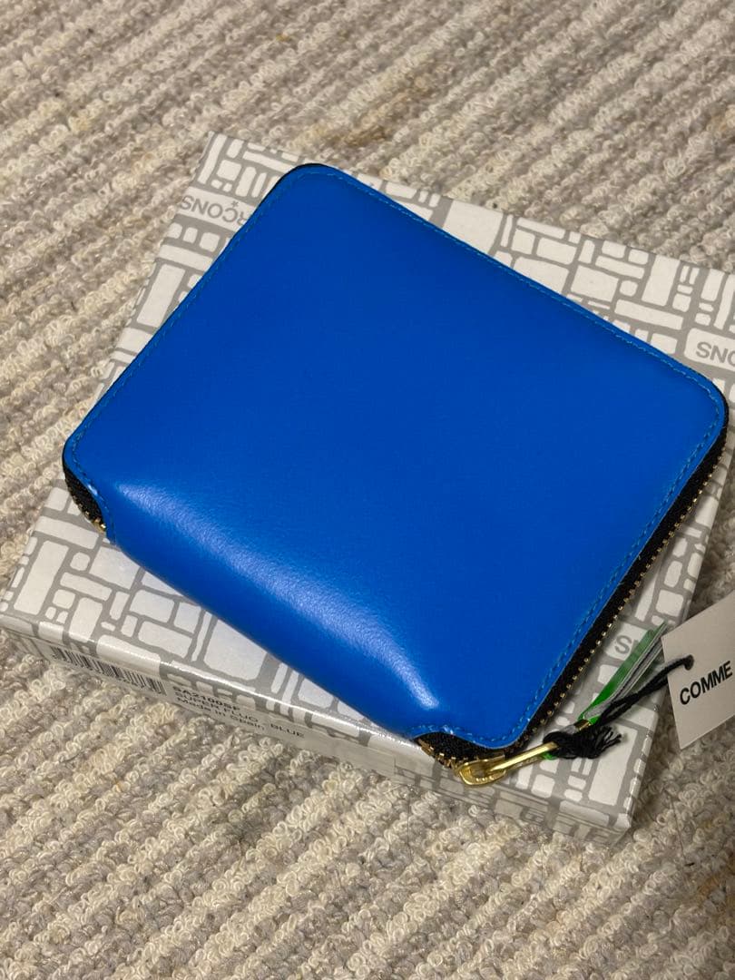 コムデギャルソン 青色レザー二つ折り財布