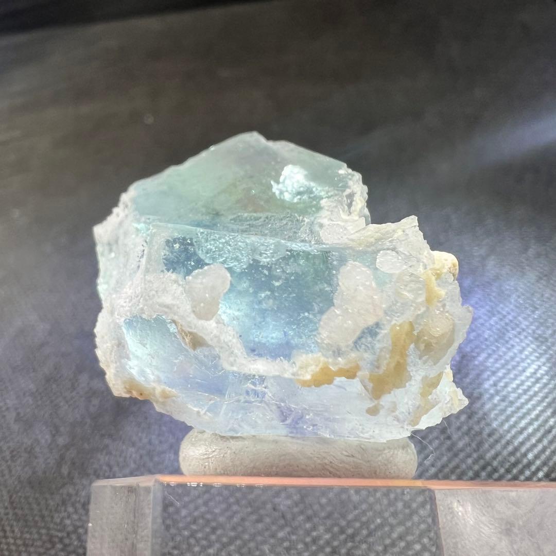 ヤオガンシャン産　「水浅葱色（みずあさぎいろ）」フローライト