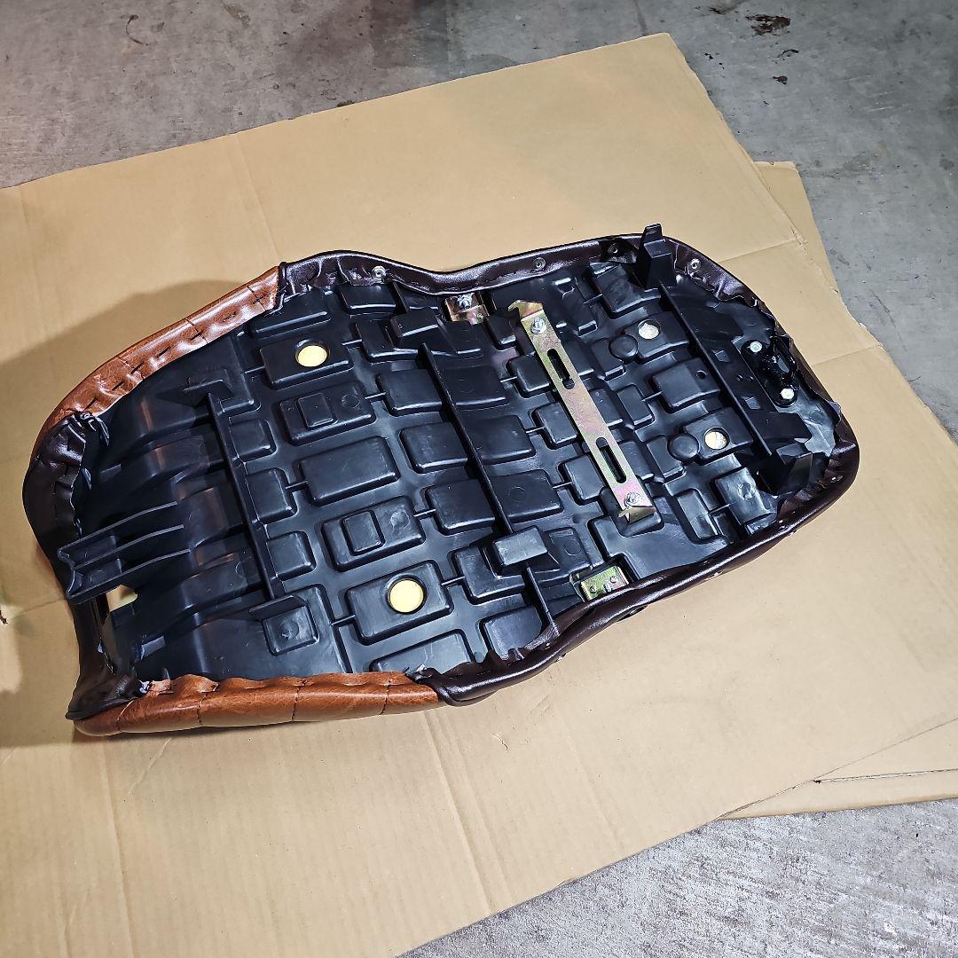 新品 バリオス 1型 タックロール　シート 鋲打ち あんこ抜き ZR250A