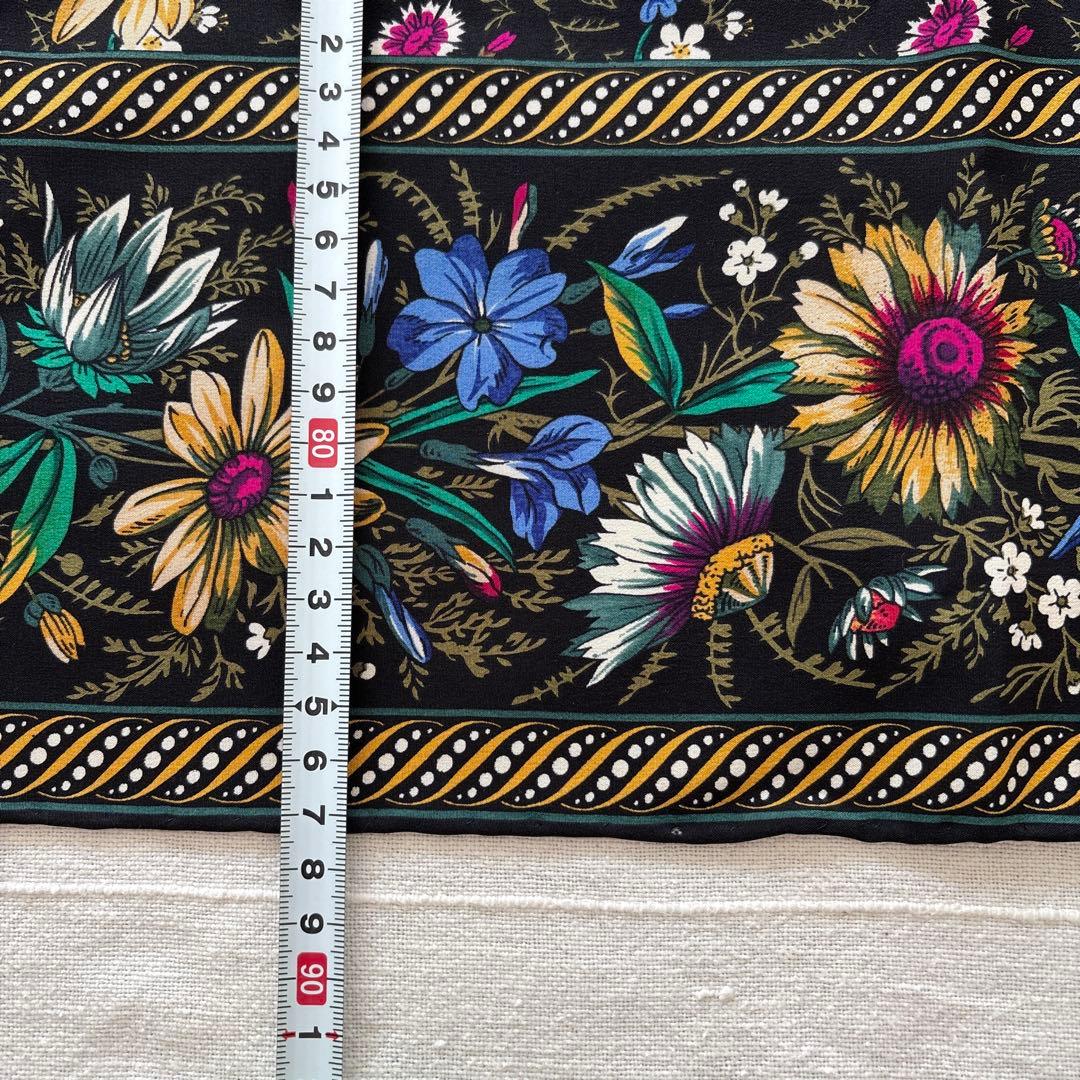 イタリア製　TIFFANY シルク　スカーフ　ティファニー　花柄　ブラック系