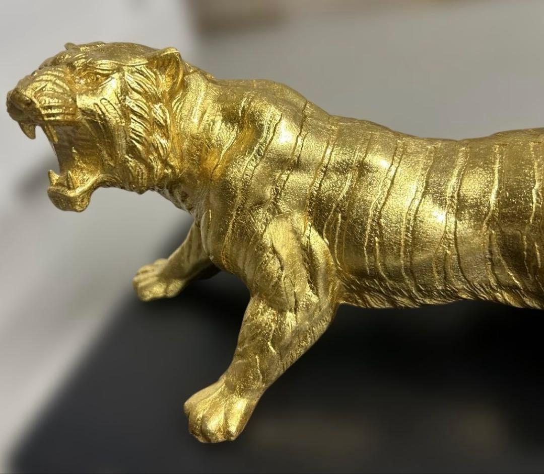 希少！金属製　金色　虎　彫刻　工芸品　置物