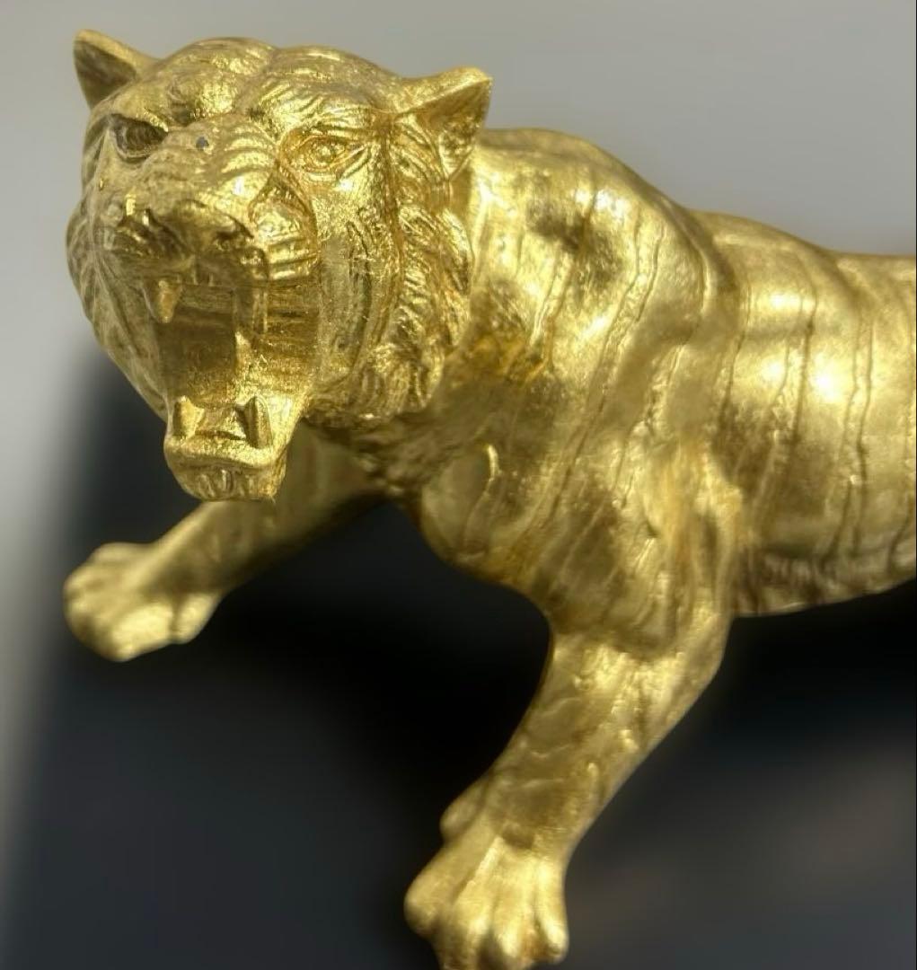 希少！金属製　金色　虎　彫刻　工芸品　置物