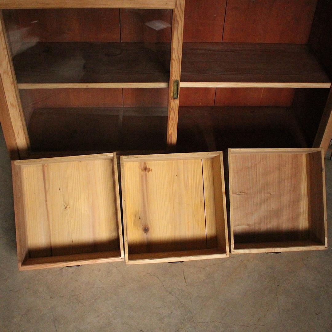 古い木枠のガラス戸棚　引き出し3杯　水屋