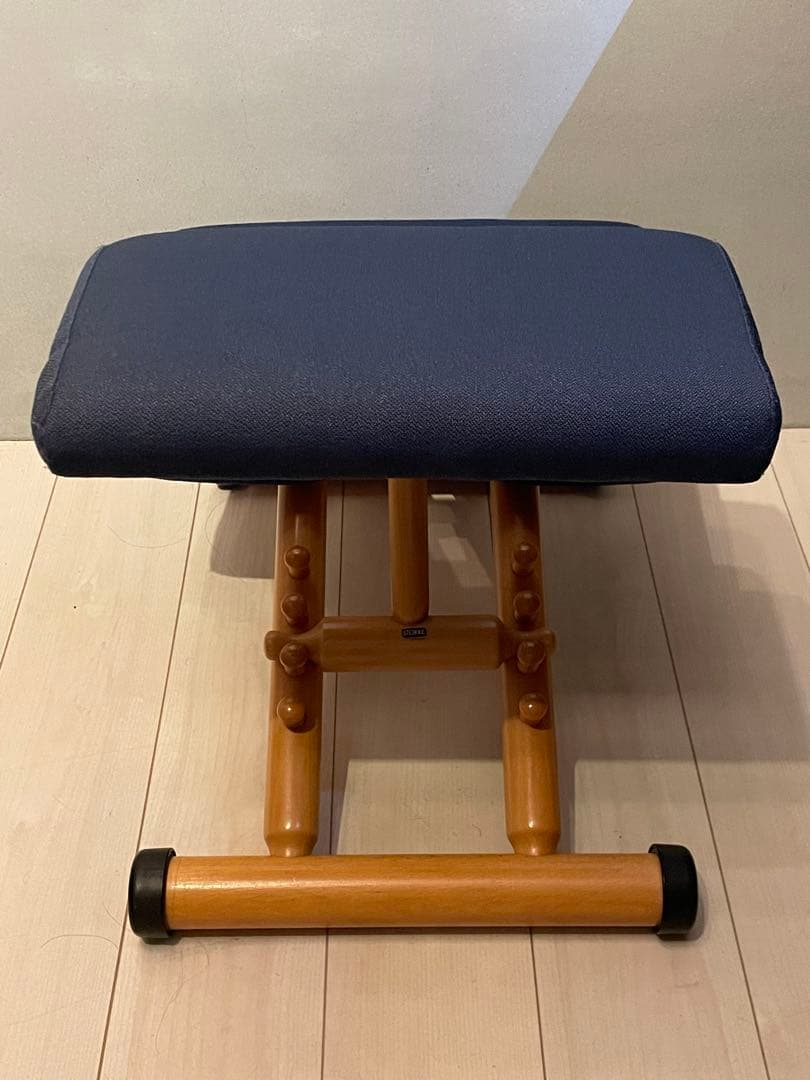 美品　STOKKE ストッケ　バランスチェア　在宅ワーク　腰痛対策　ネイビー