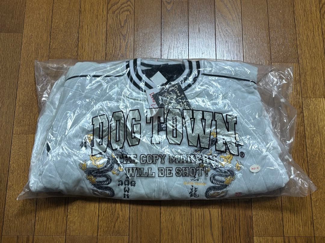 超希少　入手困難品　新品タグ付　DOGTOWN スタジャン　ベロア　スカジャン