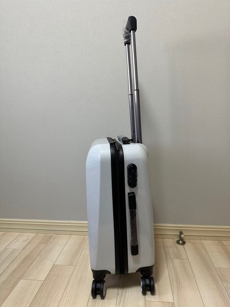 ベアデザイン・ホワイトキャリーケース（機内持ち込みサイズ）