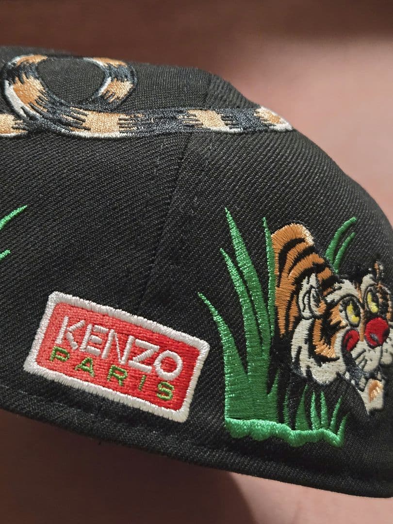 新作　KENZO 虎とウサギの刺繍キャップ