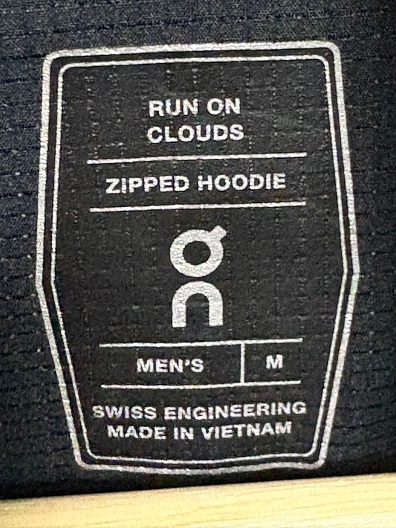 トップス On Zipped Hoodie