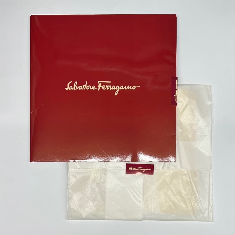 Salvatore Ferragamo シルクスカーフ【新品未使用】